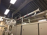 冷温水発生機:配管作業状況